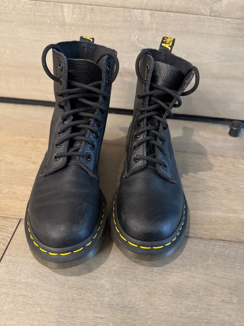 Dr. Martens 1460 Pascal Black Virginia Leather 8-Eye Boots Sz 6